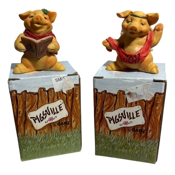 Ganz Pigsville Pig Figurines Set Of 2 Carols & Joy Collectible Pigs Christmas - Picture 1 of 8